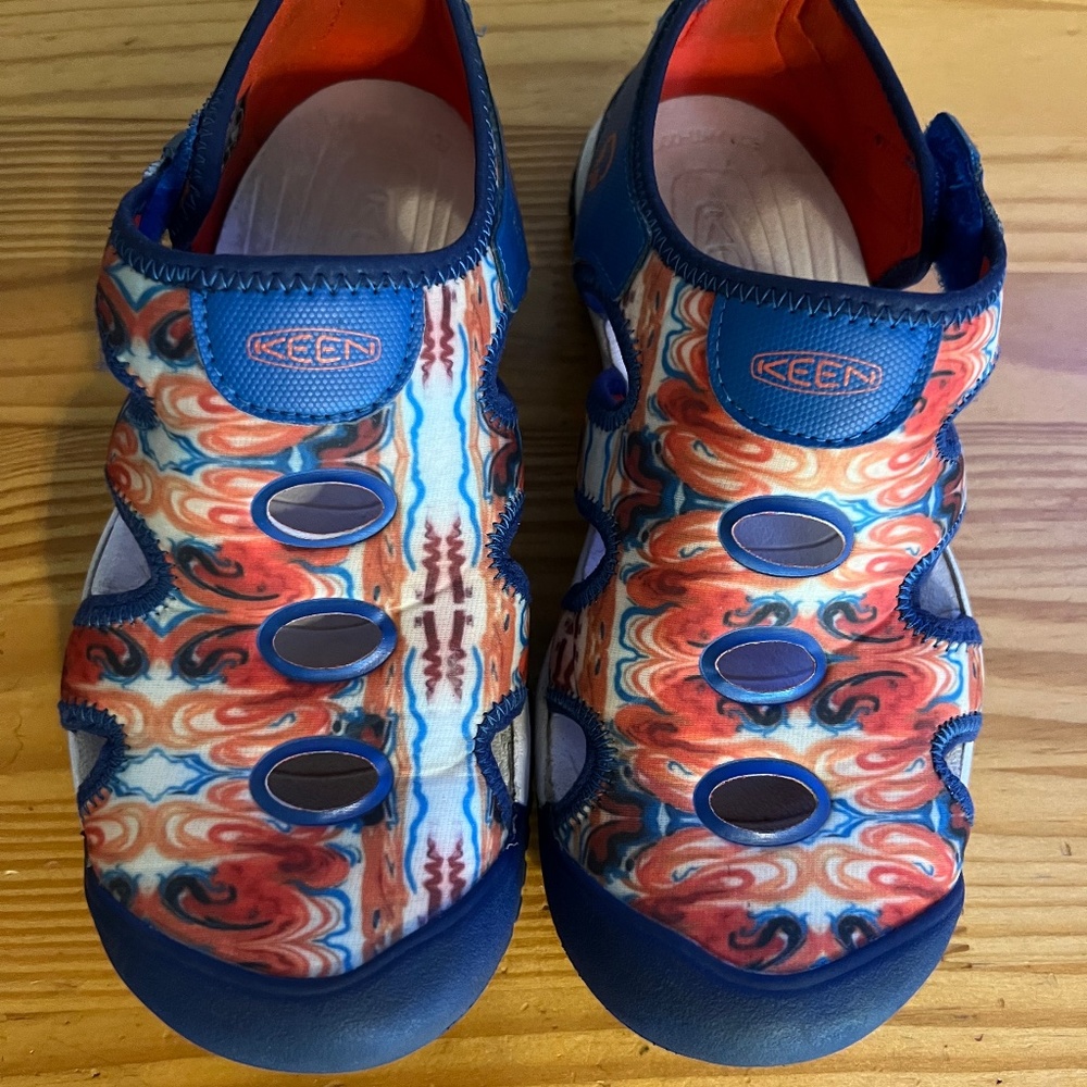 KEEN amphibious hiker shoe Size US 3 boys